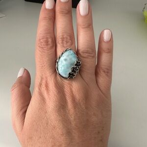 Elegant Silver and Blue Floral Ring